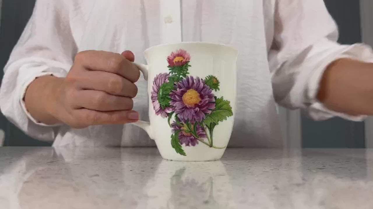 Botanical Flowers Daisy Java Mug in fine bone china, product video preview